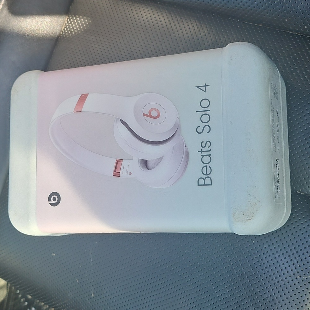 Beats Solo 4